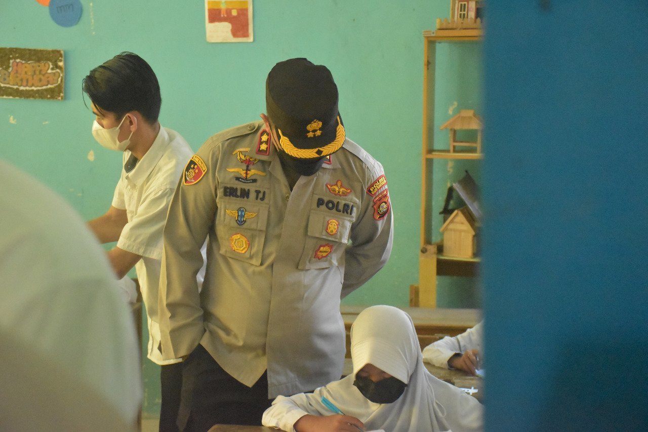 cek-protkes-kapolres-muba-tinjau-langsung-ujian-akhir-di-sejumlah-sekolah-2208028-rev1.jpg
