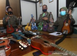 wako-pontianak-siap-ganti-ukulele-pengamen-yang-dirusak-satpol-pp-220802f-rev1.jpg