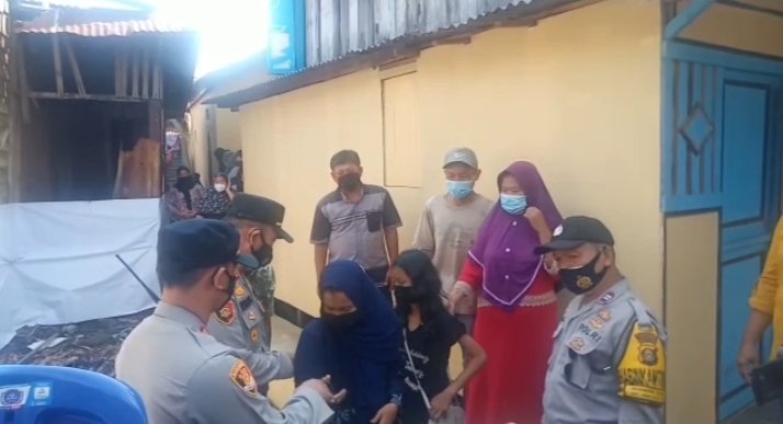 kapolda-sumsel-lakukan-bedah-rumah-warga-13-ulu-220802k-rev1.jpg