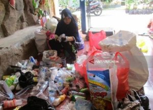 pemkot-kediri-ajak-masyarakat-kurangi-sampah-2208029-rev1.jpg