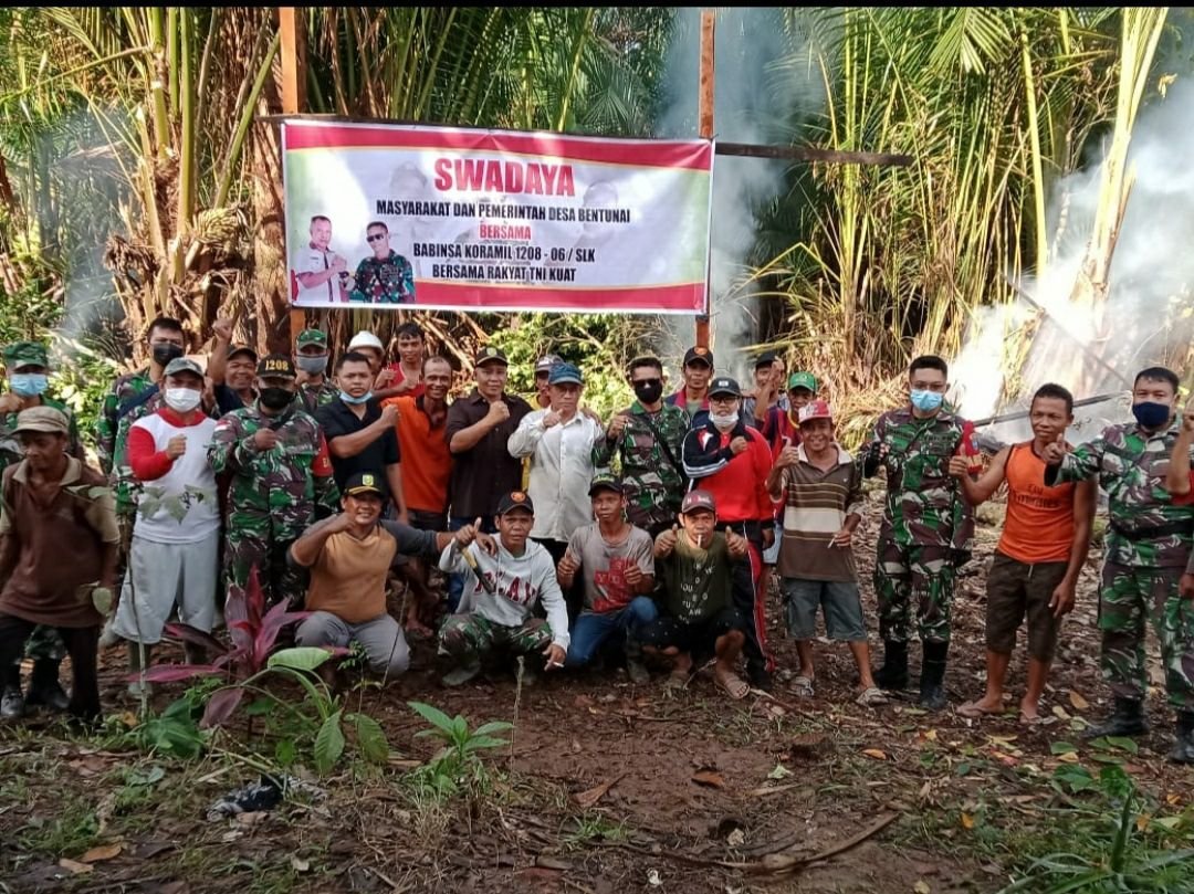 bukti-nyata-tni-bersama-rakyat-babinsa-koramil-selakau-dan-warga-kompak-bangun-rumah-warga-yang-kurang-mampu-220802x-rev1.jpg