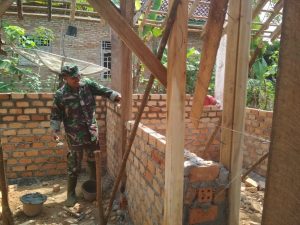 kodim-0402-oki-laksanakan-karya-bhakti-bedah-rumah-rtlh-2208027-rev1.jpg