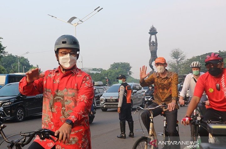 anies-rencanakan-tambah-jalur-sepeda-101-kilometer-tahun-2021-220802p-rev1.jpg