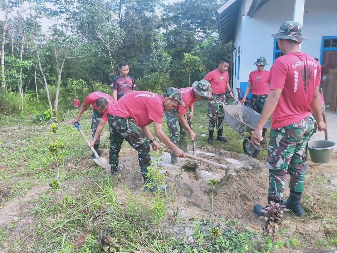 kompi-c-yonif-645gty-bengkayang-laksanakan-kerja-bakti-di-gereja-gkpkb-2208022-rev1.jpg