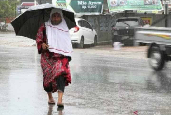 bmkg-keluarkan-peringatan-dini-hujan-lebat-di-sebagian-wilayah-220802t-rev1.jpg