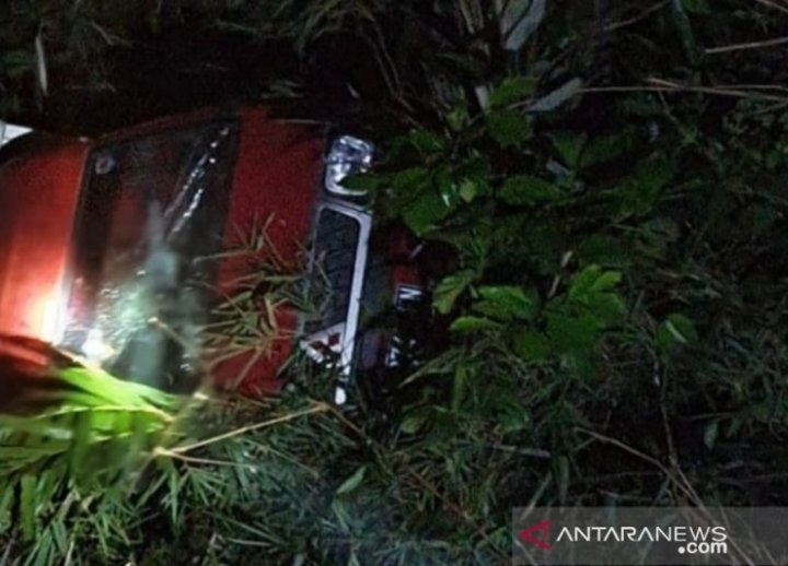 sopir-mobil-boks-tewas-akibat-kecelakaan-tunggal-di-pagelaran-cianjur-220802o-rev1.jpg