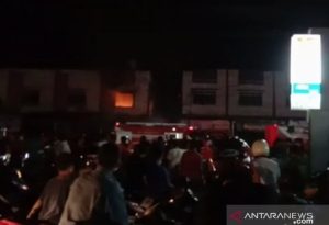 kebakaran-ruko-usaha-laundry-di-tanjungpinang-berhasil-dipadamkan-2208026-rev1.jpg