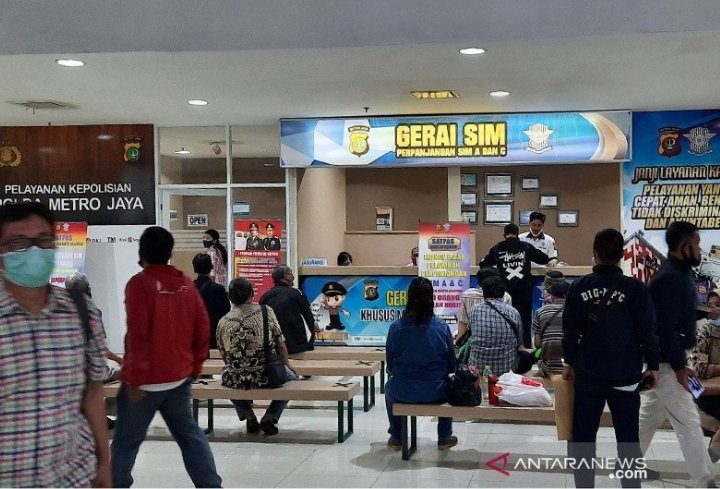 polda-metro-buka-lima-lokasi-layanan-sim-keliling-di-jakarta-220802z-rev1.jpg