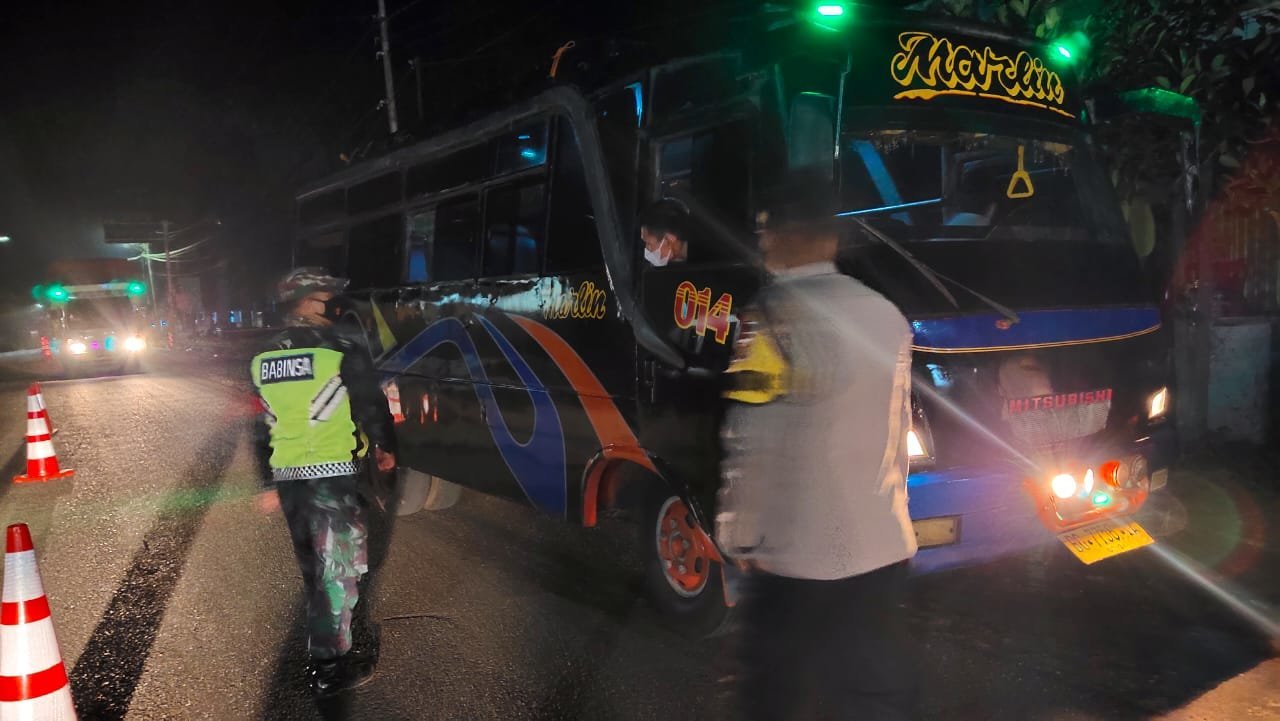 hari-kedua-penyekatan-masih-ada-po-bus-yang-nekat-beroprasi-tujuan-pagaralam-palembang-1-unit-ditahan-220802n-rev1.jpg