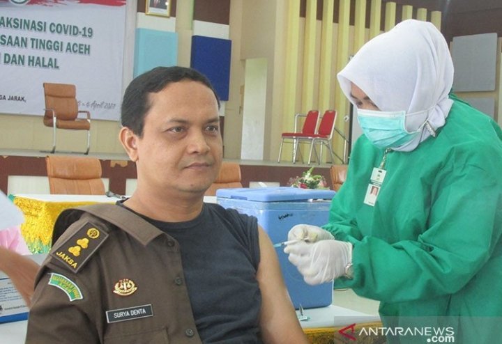 kejati-aceh-vaksinasi-covid-19-jajaran-kejaksaan-tuntas-220802f-rev1.jpg