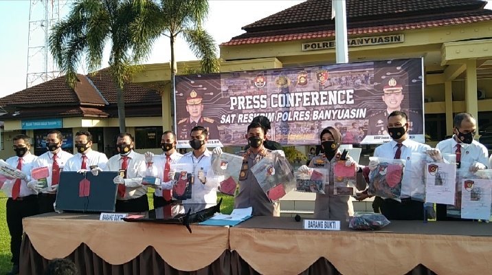 polres-banyuasin-dan-polsek-se-kabupaten-banyuasn-ungkap-18-kasus-dari-operasi-sikat-musi-2021-220802i-rev1.jpg