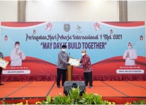 wali-kota-harap-semua-buruh-di-madiun-semakin-sejahtera-220802z-rev1.jpg