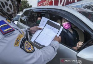 pengecekan-saat-larangan-mudik-di-dki-dilakukan-pada-seluruh-angkutan-220802c-rev1.jpg