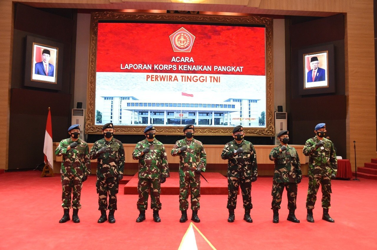 panglima-tni-terima-laporan-kenaikan-pangkat-34-perwira-tinggi-220802b-rev1.jpg