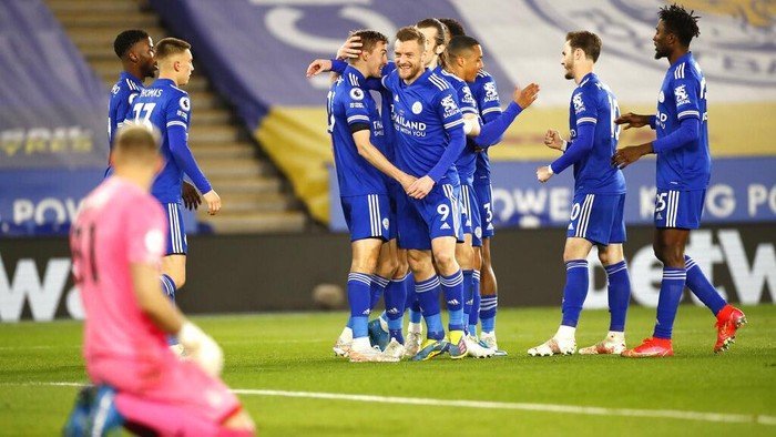 leicester-vs-crystal-palace-the-foxes-menang-2-1-mantap-di-tiga-besar-220802b-rev1.jpg
