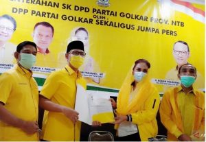 walikota-mataram-resmi-terima-sk-ketua-dpd-golkar-ntb-220802j-rev1.jpg