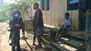 satgas-yonif-512-pererat-tali-persaudaraan-dengan-kepala-suku-perbatasan-papua-2208021-rev1.jpg