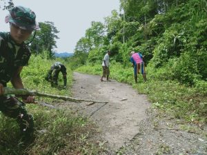 satgas-yonif-512-ajak-masyarakat-ciptakan-kampung-bersih-di-perbatasan-papua-220802g-rev1.jpg