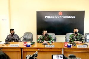 kapuspen-tni-tnikerahkan-21-kri-cari-kapal-selam-nanggala-402-220802h-rev1.jpg