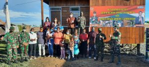 danrem-174-merauke-serahkan-kunci-rehab-rumah-tidak-layak-huni-kepada-keluarga-veteranpejuang-kemerdekaan-ri-220802r-rev1.jpg