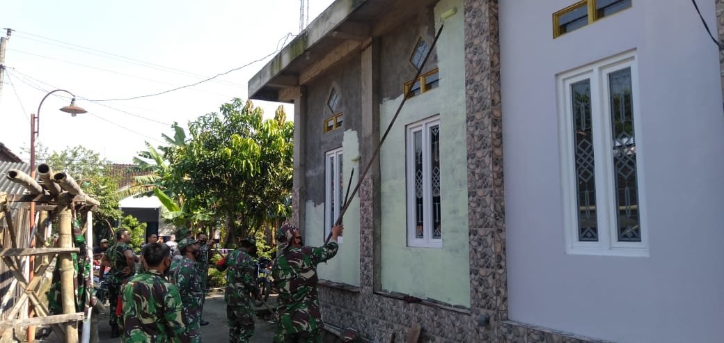 manunggal-dengan-rakyat-koramil-12mranggen-bantu-pengecatan-dan-pembersihan-musholla-al-firdaus-ngemplak-220802q-rev1.jpg