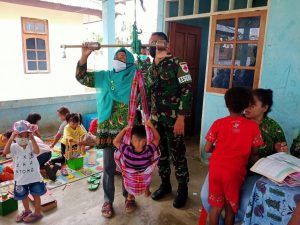 tim-kesehatan-satgas-yonif-512-bantu-program-posyandu-di-wilayah-perbatasan-220802s-rev1.jpg