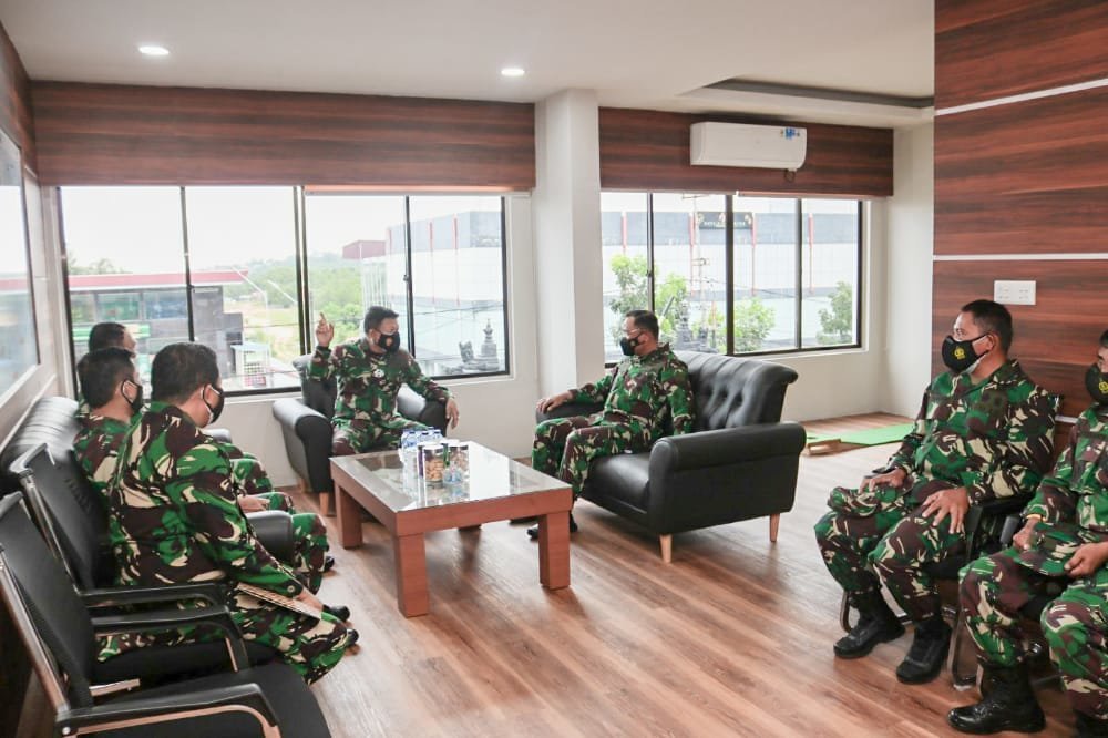pangkogabwilhan-i-terima-kujungan-kerja-aslog-panglima-tni-dan-walikota-tanjung-pinang-220802m-rev1.jpg
