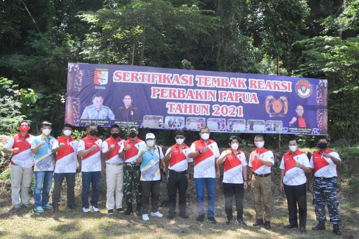 danrem-172-pwy-hadiri-pembukaan-sertifikasi-perbakin-papua-220802l-rev1.jpg