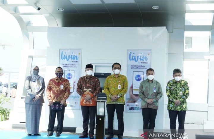 bank-mandiri-bank-pertama-di-bengkulu-berlakukan-lantatur-atm-2208021-rev1.jpg