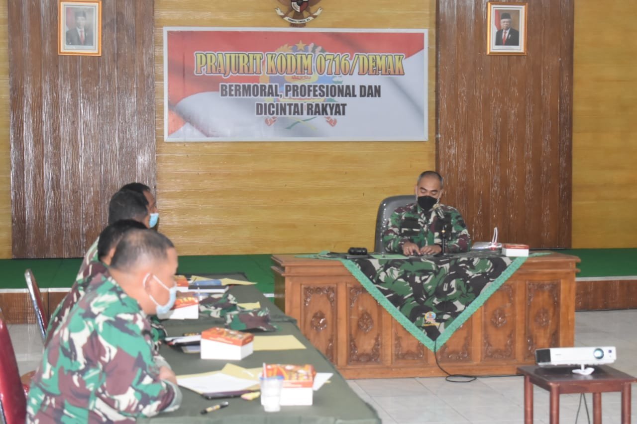 dandim-pimpin-sidang-pankar-jabatan-bintara-dan-tamtama-jajaran-kodim-0716demak-220802z-rev1.jpg