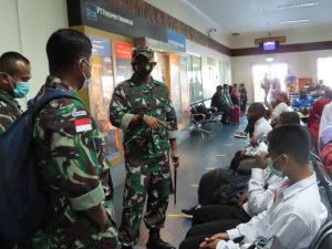 dandim-mimika-melepas-keberangkatan-75-orang-casis-secata-prajurit-karier-ke-jayapura-2208021-rev1.jpg