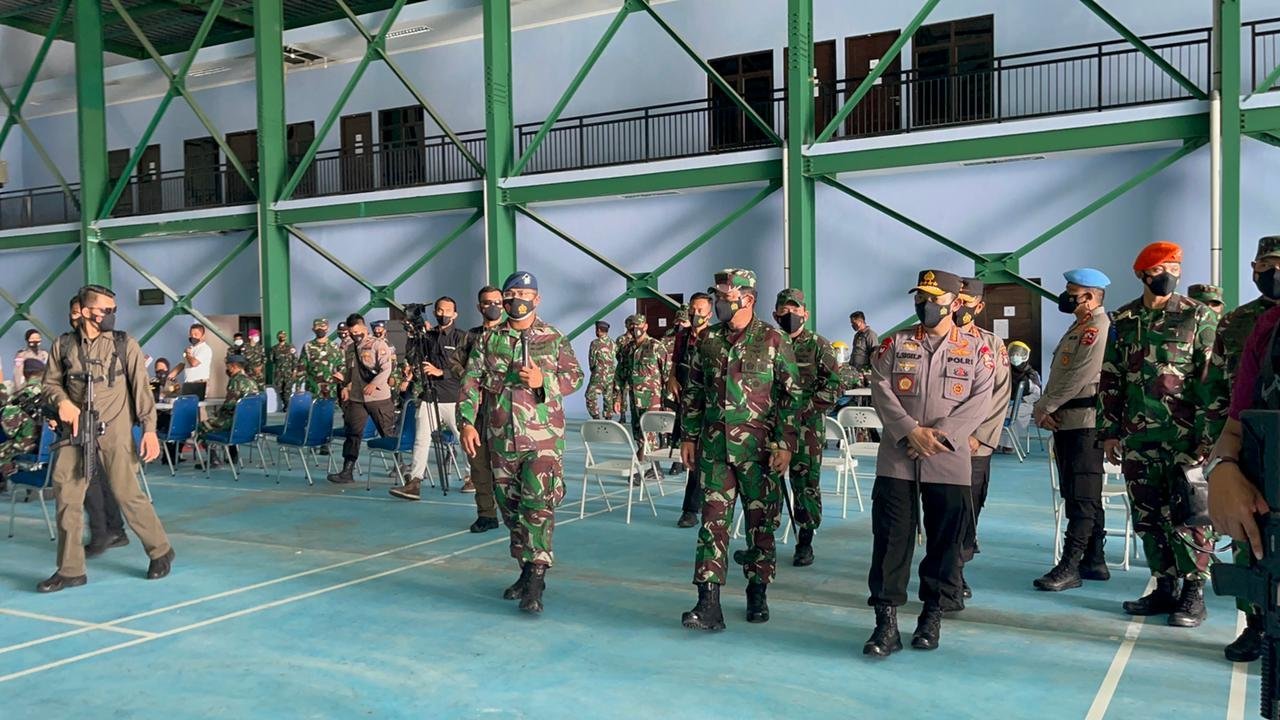 panglima-tni-tinjau-serbuan-vaksin-covid-19-di-natuna-220802o-rev1.jpg