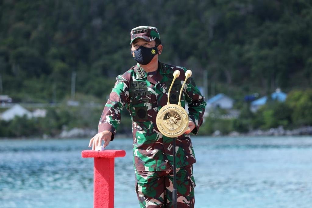 panglima-tni-kri-alugoro-405-bukti-kehebatan-dan-kecintaan-anak-bangsa-kepada-negaranya-2208020-rev1.jpg