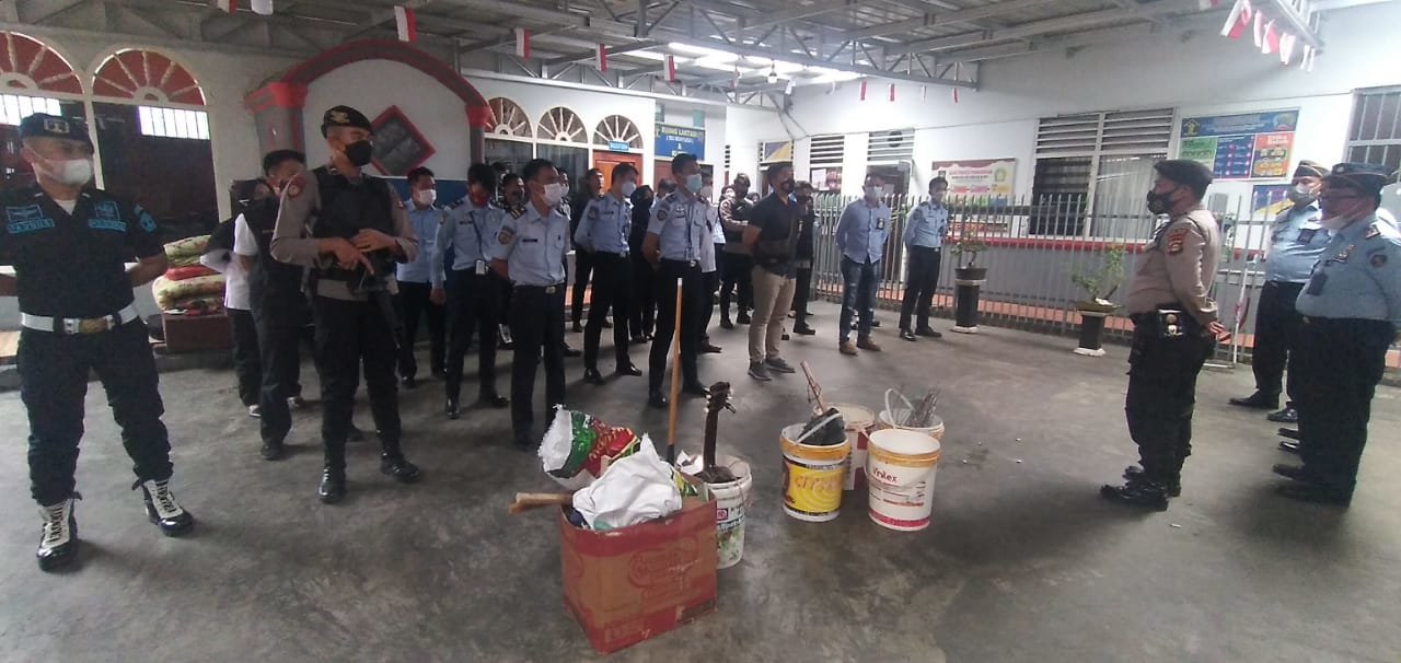 razia-lapas-pagaralam-petugas-temukan-banyak-barang-terlarang-220802t-rev1.jpg