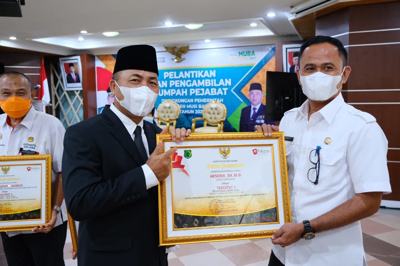 camat-sanga-desa-terima-award-ini-prestasinya-220802t-rev1.jpg