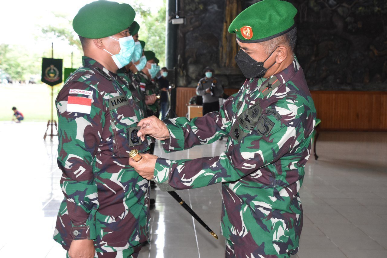 danrem-meraukepimpin-acara-penerimaan-tugas-dan-jabatan-kasrem-serta-korps-raport-kenkat-personel-korem-174-220802s-rev1.jpg