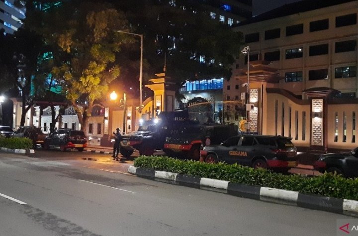 penjagaan-ketat-masih-diberlakukan-di-sekitar-mabes-polri-2208028-rev1.jpg