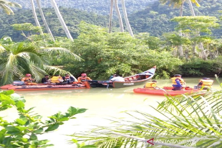 bpbd-aceh-besar-masih-melakukan-pencarian-korban-selamat-yang-tersapu-sungai-220802v-rev1.jpg