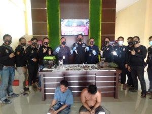 polres-oki-tangkap-dua-pelaku-perakit-senpira-desa-sungai-ceper-220802e-rev1.jpg