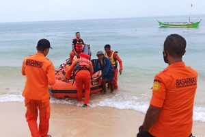 basarnas-selamatkan-seorang-nelayan-saat-melaut-220802x-rev1.jpg
