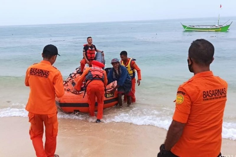 basarnas-selamatkan-seorang-nelayan-saat-melaut-220802x-rev1.jpg