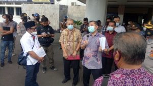 diduga-lahan-diserobot-warga-datangi-kantor-gubernur-220802e-rev1.jpg