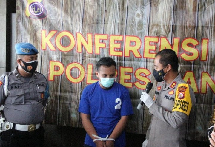 polres-bantul-tangkap-pelaku-penipuan-yang-mengaku-sebagai-polisi-220802r-rev1.jpg