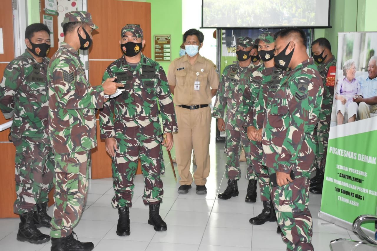 dandim-demak-laksanakan-peninjauan-vaksinasi-covid-19-220803g-rev1.jpg