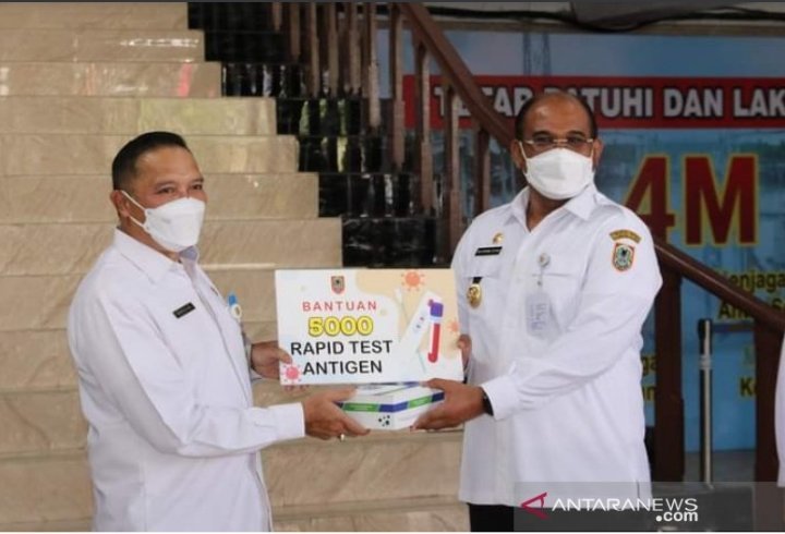 banjarmasin-dapat-bantuan-5000-alat-rapid-antigen-dari-pemprov-kalsel-220803y-rev1.jpg