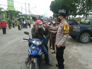 ops-yustisi-anggota-terus-himbau-masyarakat-untuk-menggunakan-masker-220803b-rev1.jpg