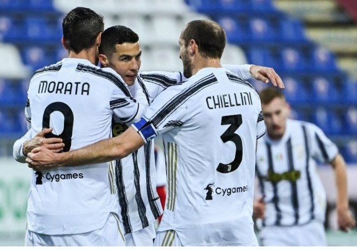 ronaldo-cetak-hattrick-saat-juve-gasak-cagliari-3-1-2208034-rev1.jpg