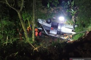 dua-korban-kecelakaan-maut-bus-di-sumedang-masih-dirawat-intensif-2208039-rev1.jpg
