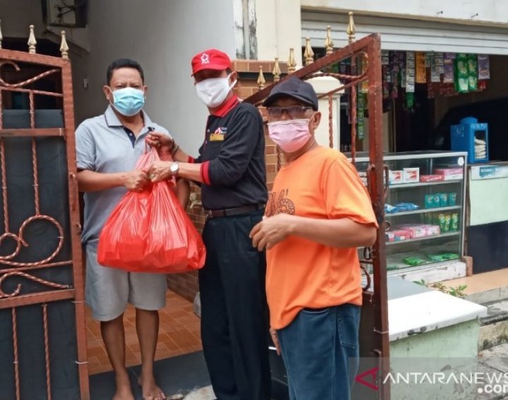 pmi-tangerang-suplai-sembako-warga-jalani-isolasi-mandiri-220803u-rev1.jpg