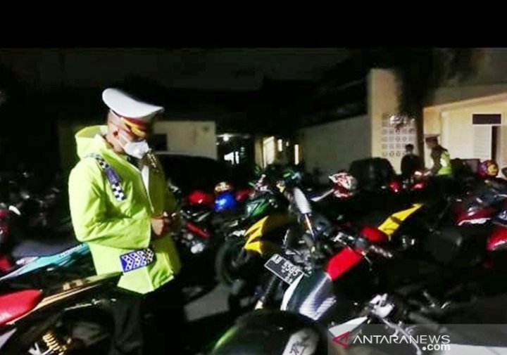 polres-kota-surakarta-sita-ratusan-sepeda-motor-knalpot-brong-220803u-rev1.jpg